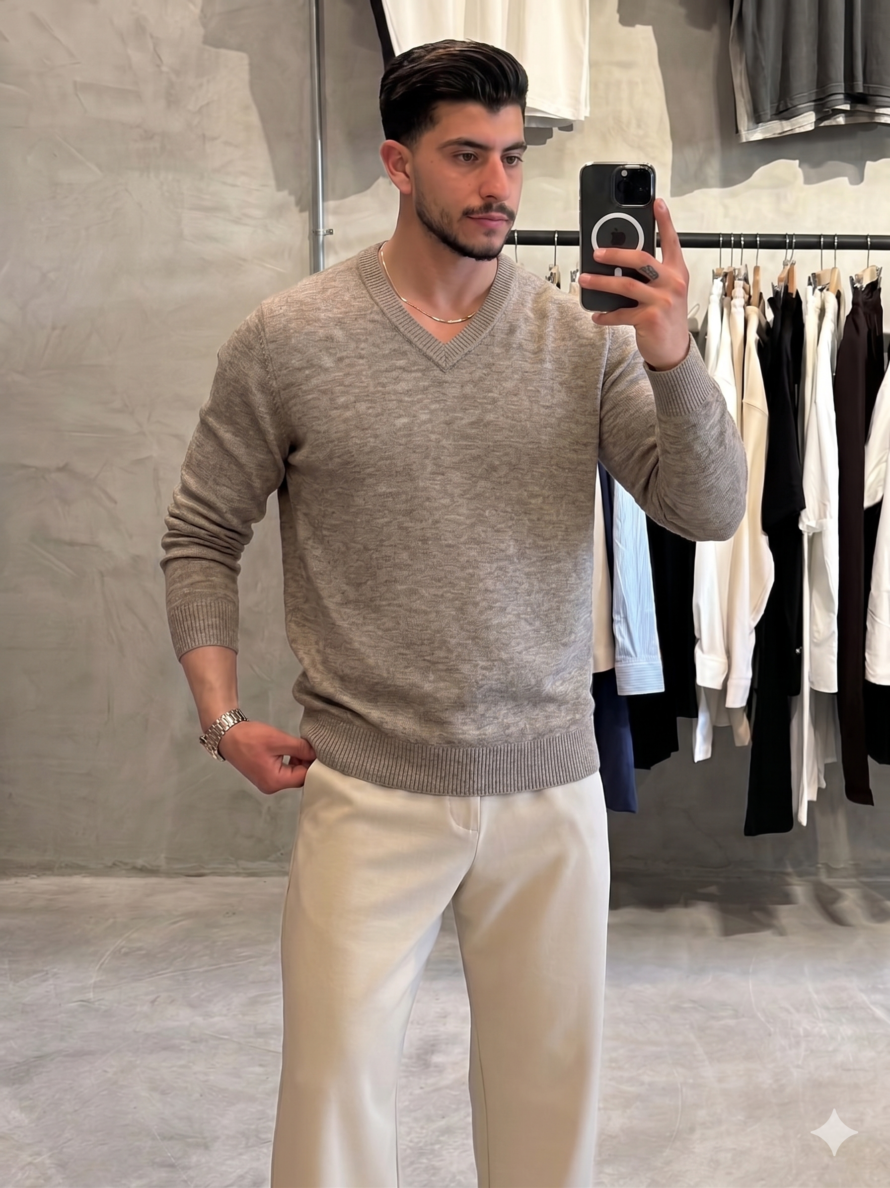 تريكو V-Neck صيفي خفيف - أناقة يومية مريحة